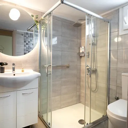 Forum, Family-friendly Home, Metro Access Apartman *